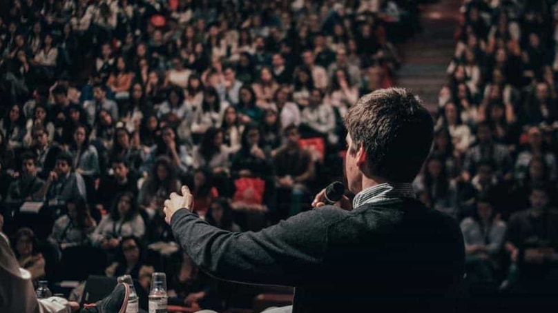 ¿Sabe cómo hablar en público de forma efectiva? ¿Sabe cómo hablar en público de forma efectiva?