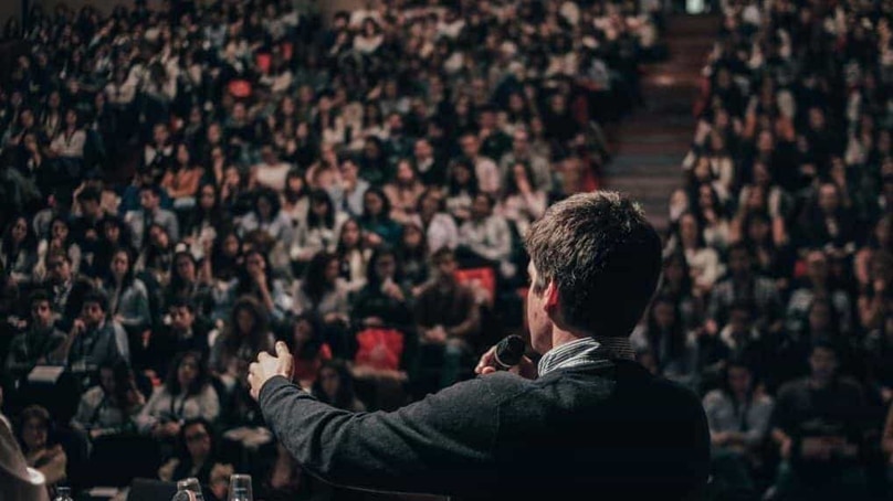 ¿Miedo a hablar en público? Aquí cómo superarlo ¿Miedo a hablar en público? Aquí cómo superarlo